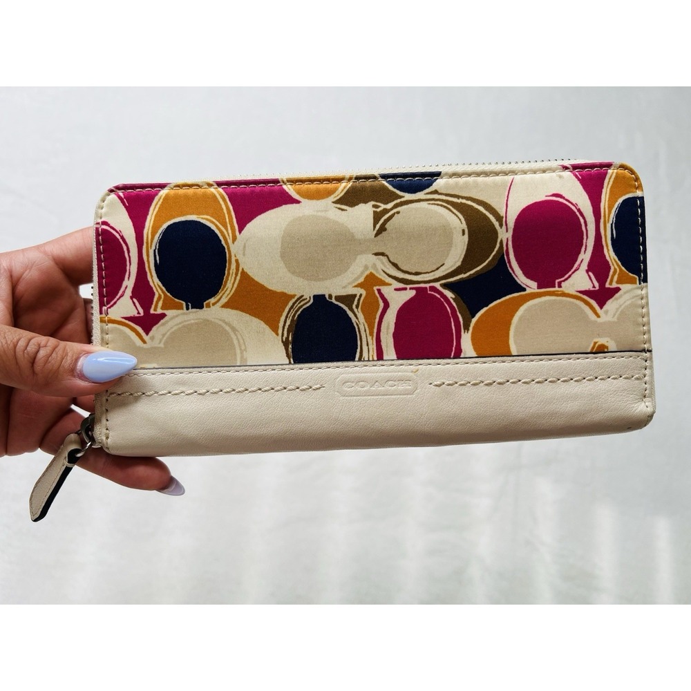 Coach Womens Signature Satin Multicolor RARE Zip‎ Wallet Holds 16 Credit Cards - Picture 2 of 13